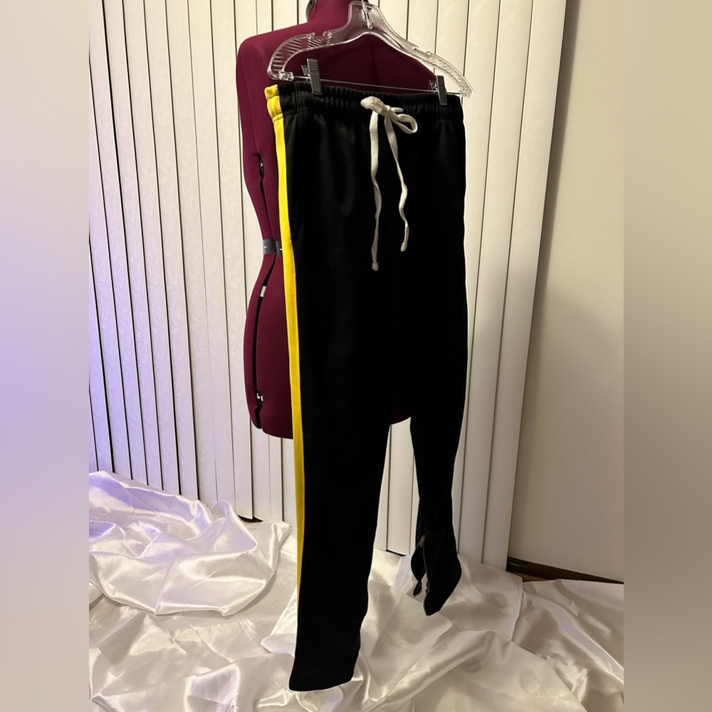 Hatand beyond sweatpants, black with yellow stripe , zippers on inseam.